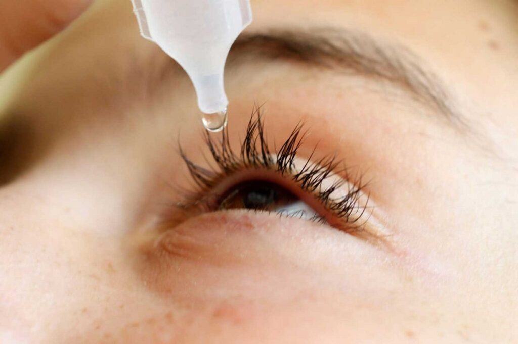 Dùng thuốc nhỏ mắt trị đau mắt hột có chữa được bệnh?